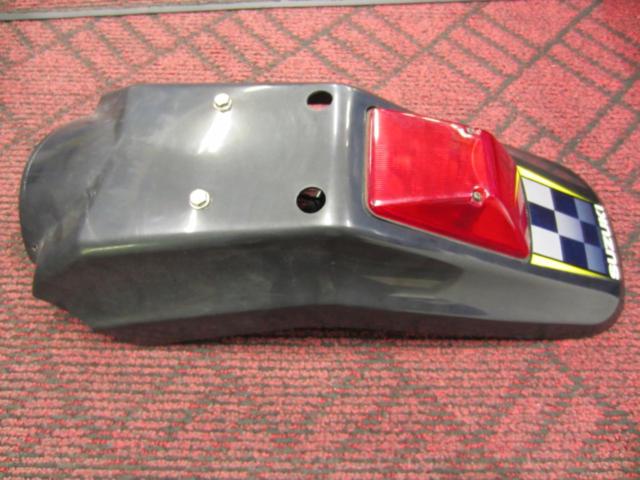 純正リアフェンダー 250SB テールランプ付属