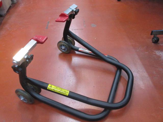 NANKAI × J-TRIP (Nankai Parts × J-Trip)
Short roller stand (matte black)
Suitable for widths of approximately 200-320mm | Height adjustable in 3 stages: 295, 315, and 340mm