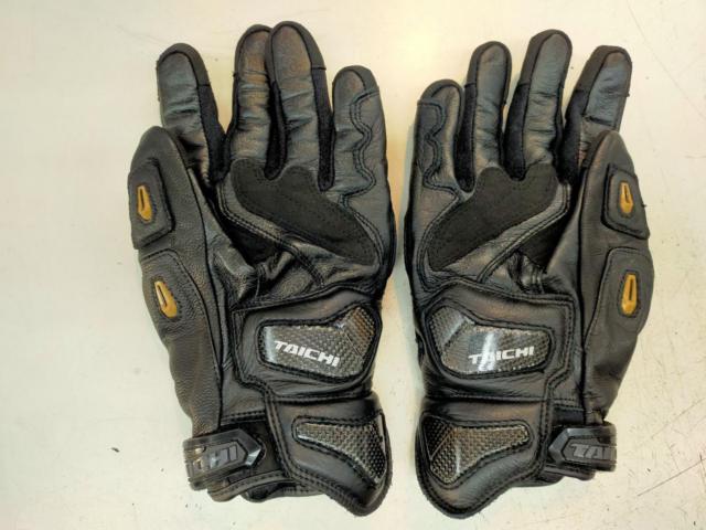 RS-TAICHI (RS Taichi)
Raptor Leather Gloves BK/GOLD (RST441)
[M]