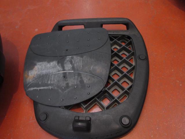 GIVI(ジビ) E300N2モノロックケース(ベース付/波板欠品) 【容量約30L】