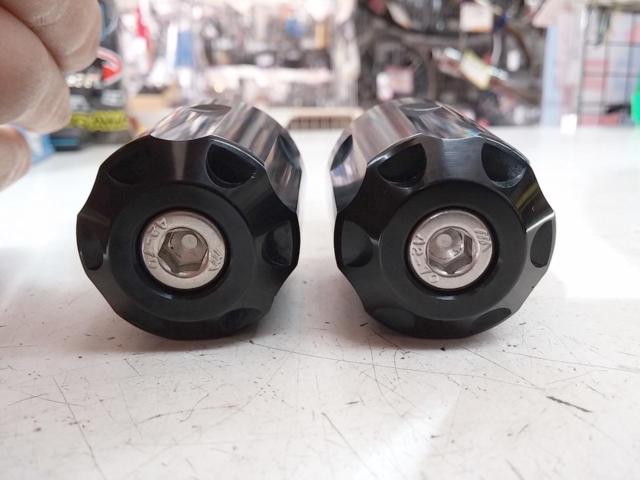 DAYTONA(デイトナ) アルミビレッドヘビーウエイトバーエンド リボルバー 【内径Φ17mm～Φ19mm】ブラック