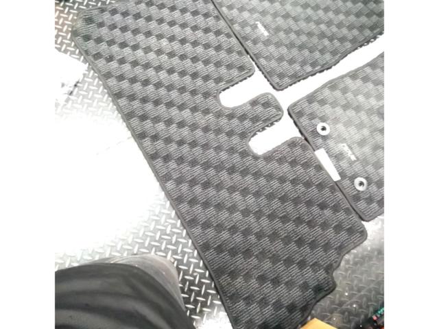 ダイハツ 純正フロアマット1台分 【ムーヴ/LA150S】