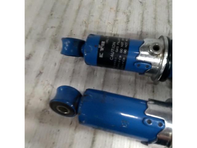 3KYB リアショック