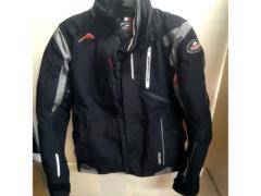 KUSHITANI
GORE-TEX
Short jacket