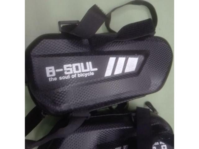 Unknown Manufacturer
Nylon side bag
Left and right (approximately 26 cm in length)