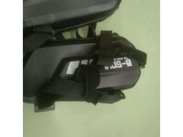 Unknown Manufacturer
Nylon side bag
Left and right (approximately 26 cm in length)