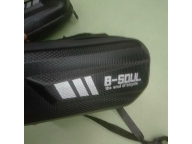 Unknown Manufacturer
Nylon side bag
Left and right (approximately 26 cm in length)