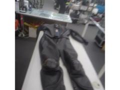 Unknown Manufacturer
Separate leather suit
Size unknown
Measurements when laid flat: Shoulder 43cm, Bust 44cm, Hips 43cm, Inseam 70cm
M-L size