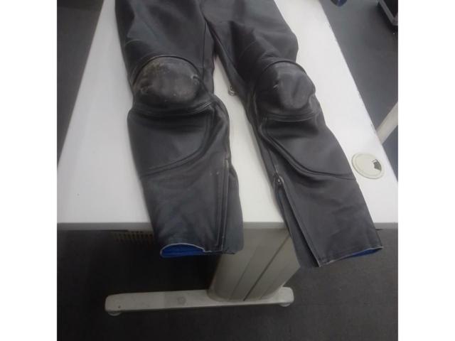 Unknown Manufacturer
Separate leather suit
Size unknown
Measurements when laid flat: Shoulder 43cm, Bust 44cm, Hips 43cm, Inseam 70cm
M-L size