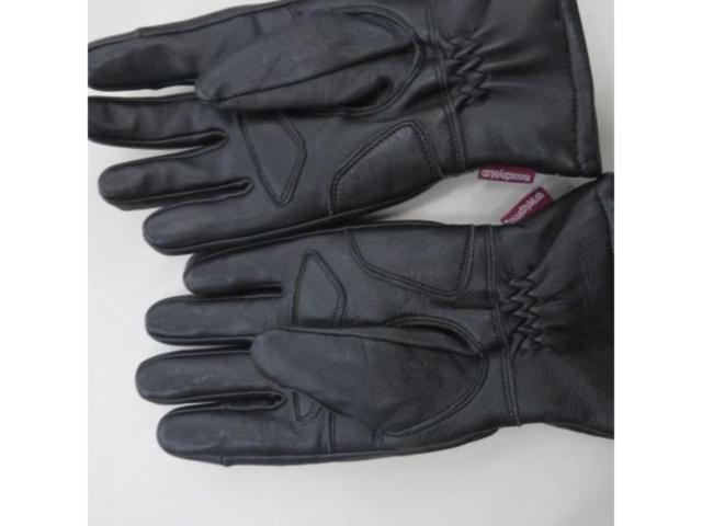 Rosso
StyleLab
Leather Gloves
Size L