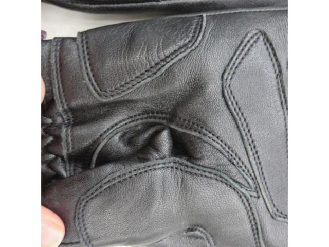Rosso
StyleLab
Leather Gloves
Size L