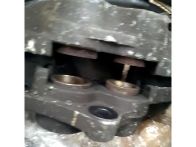 Genuine Honda parts
Caliper set
NSR250R (MC21) removed