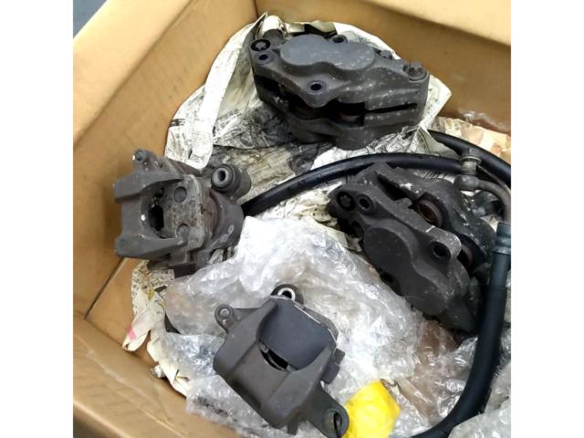 Genuine Honda parts
Caliper set
NSR250R (MC21) removed