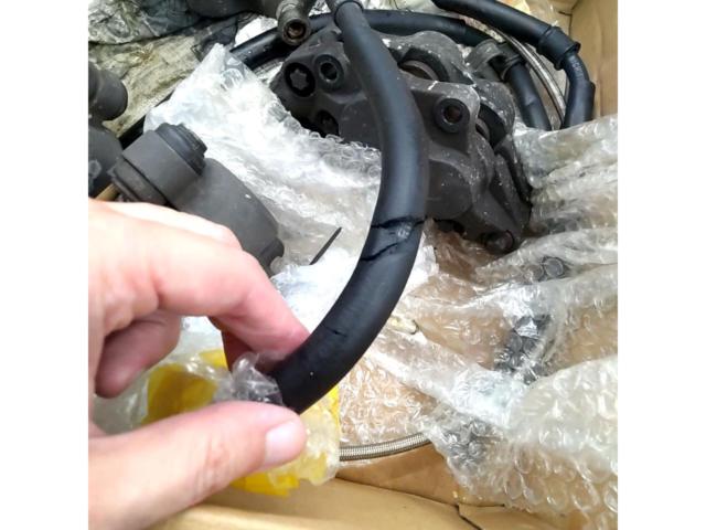 Genuine Honda parts
Caliper set
NSR250R (MC21) removed