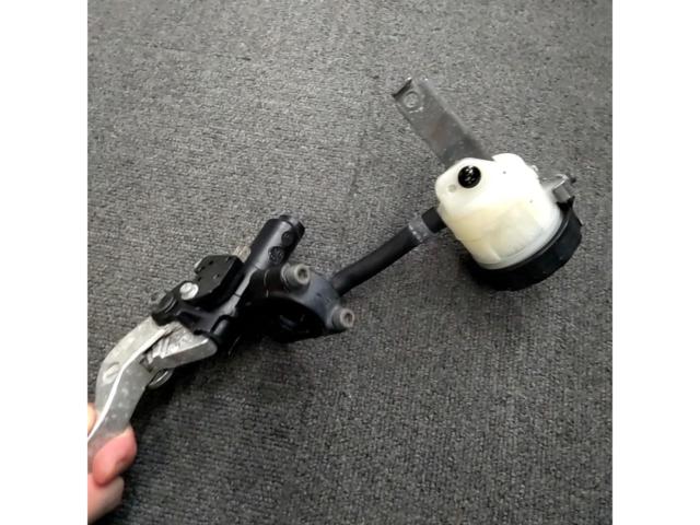 KAWASAKI
Kawasaki genuine brake master cylinder
5/8
Removed from ZX12R (ZXT20A)