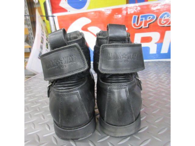 O's
MAX
WAY
HIWAY
TASTY
Boots
Five
1/2 (approximately 25.5?)