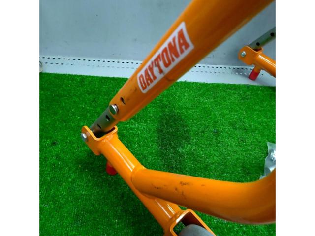 DAYTONA フロントメンテナンススタンド