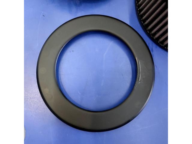 Kuryakyn Air Cleaner Kit
Removing the bolt (early model)