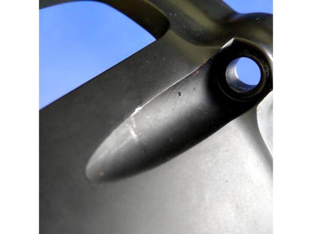 Kuryakyn Air Cleaner Kit
Removing the bolt (early model)