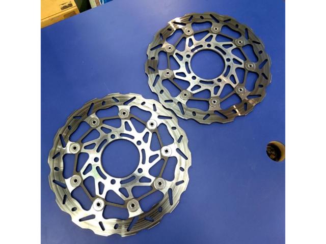 Braking disc rotor
Right and left
Removed from a NINJA1000SX ('20)