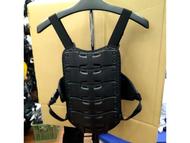 POIdesigns ボディプロテクター フリーサイズ?