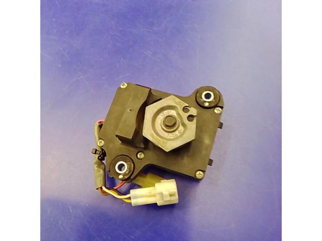 KAWASAKI (Kawasaki)
21174-0005
motor
Electric (servo motor for exhaust valve)
Removal from Z1000 (ZRT00B)