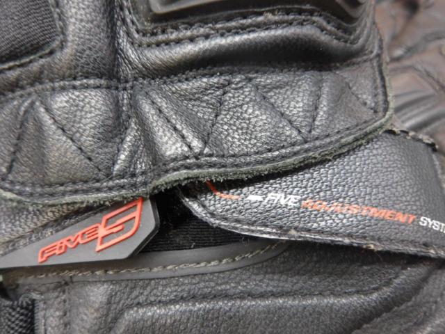 Size: L
FIVE GT2
Leather Gloves