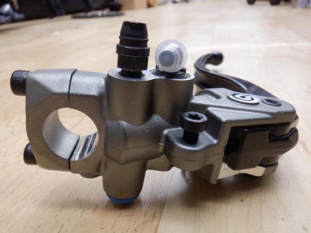 DUCATI
Genuine Brembo semi-radial clutch master cylinder
Vertical
Panigale
V2S
Removed in 2024