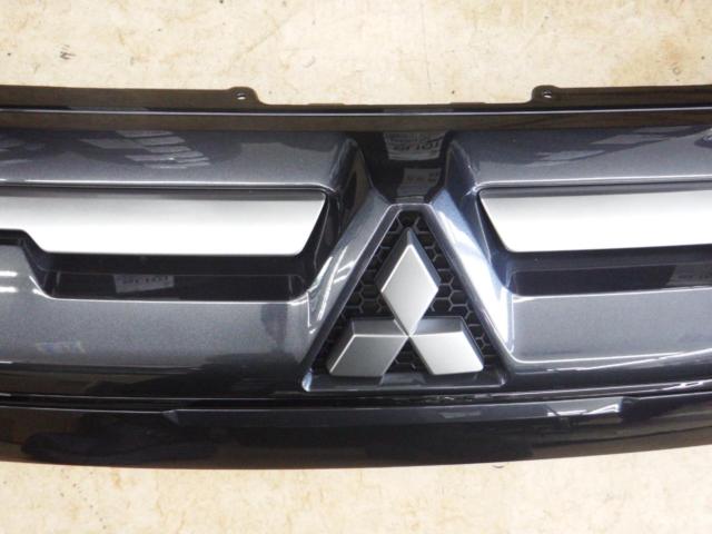 MITSUBISHI 純正フロントグリル(上側) デリカ D:5 後期 Pグレード