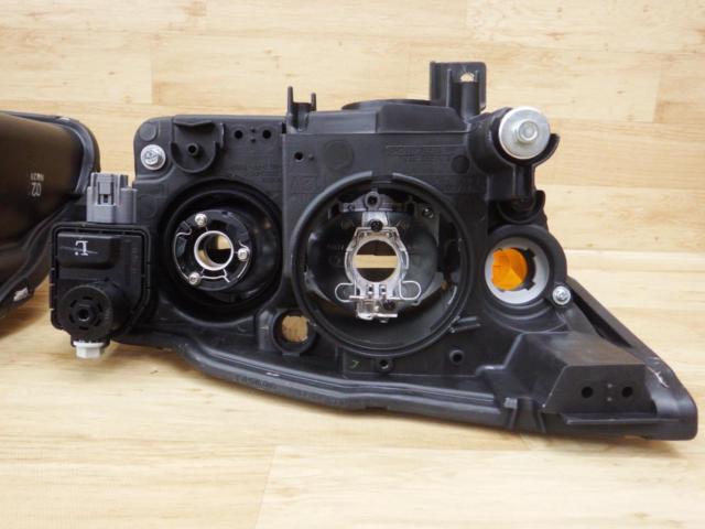 Unused, but there is some slight dirt inside the lens.
Left and right
HONDA
Genuine HID headlights
Inner: White
33101/33151-SL0-033ZB
NSX
NA1 / NA2
Late version