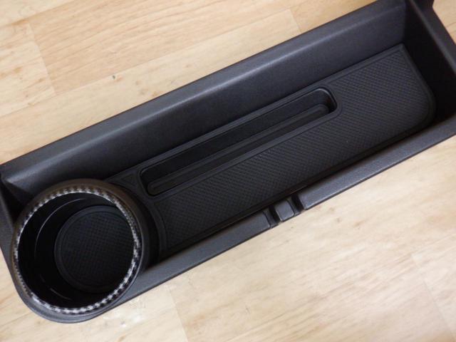 メーカー不明 ダッシュボードドリンクホルダートレイ ジムニー/ジムニーシエラ JB64W/JB74W