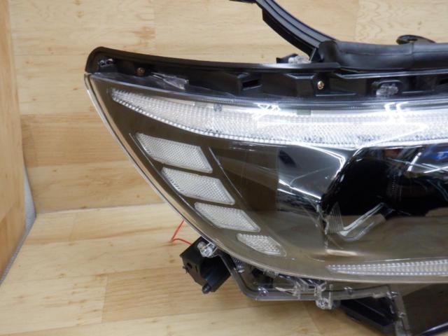メーカー不明 3眼プロジェクターLEDヘッドライト シーケンシャルウインカー オープニング機能付 ランドクルーザープラド 150系 後期