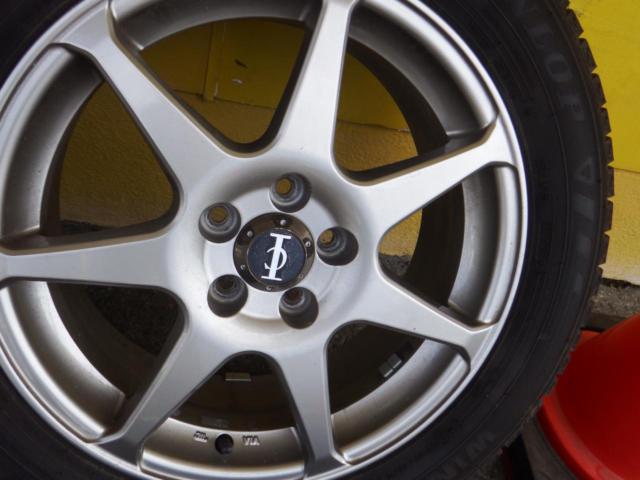 Unknown Manufacturer
7-spoke wheels
+ DUNLOP
WINTERMAXX03