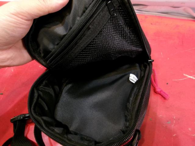 【DEGNER】 NB-171 マグネット式タンクバッグ レッドパイピング 容量:1.6L