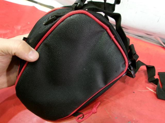 【DEGNER】 NB-171 マグネット式タンクバッグ レッドパイピング 容量:1.6L