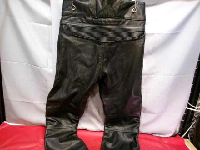 Size 34
SRAIMOTO
Leather pants
black