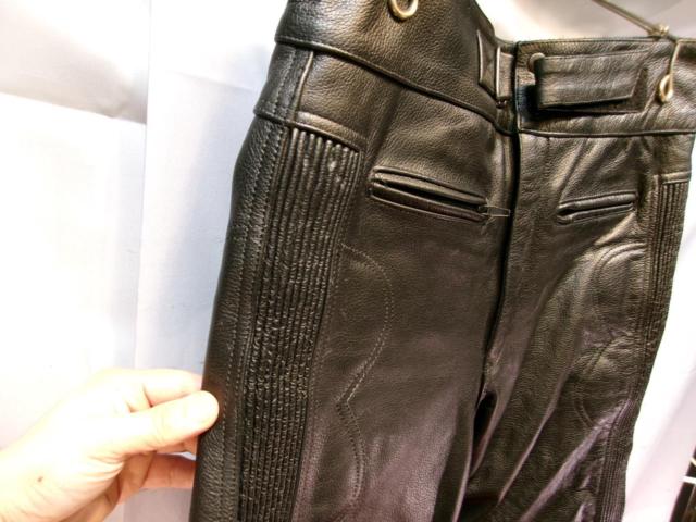 Size 34
SRAIMOTO
Leather pants
black