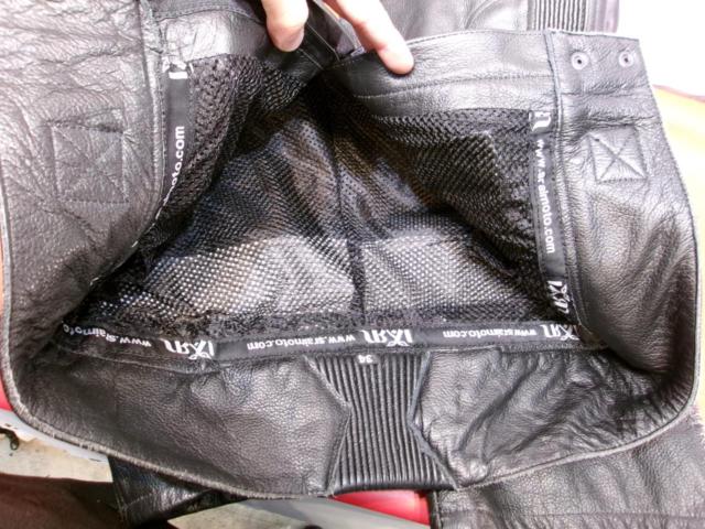 Size 34
SRAIMOTO
Leather pants
black