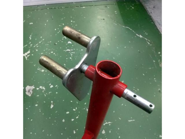 Unknown Manufacturer
Maintenance stand