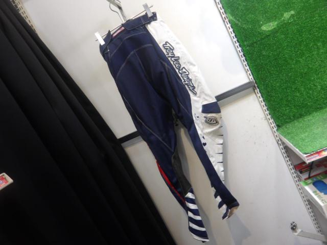 サイズADULT32 TroyLeeDesigns オフロードパンツ 腰パッド有 ※左膝破れ有