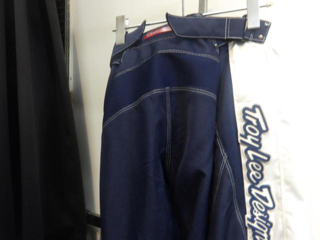 サイズADULT32 TroyLeeDesigns オフロードパンツ 腰パッド有 ※左膝破れ有