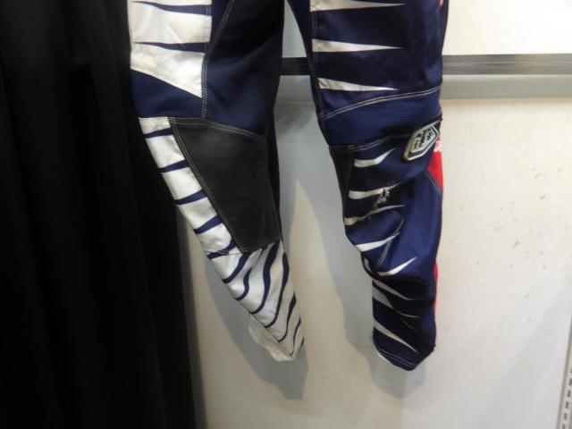 サイズADULT32 TroyLeeDesigns オフロードパンツ 腰パッド有 ※左膝破れ有