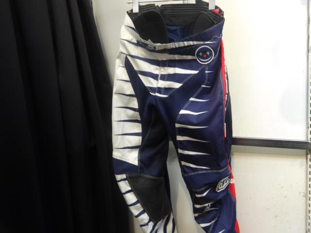 サイズADULT32 TroyLeeDesigns オフロードパンツ 腰パッド有 ※左膝破れ有
