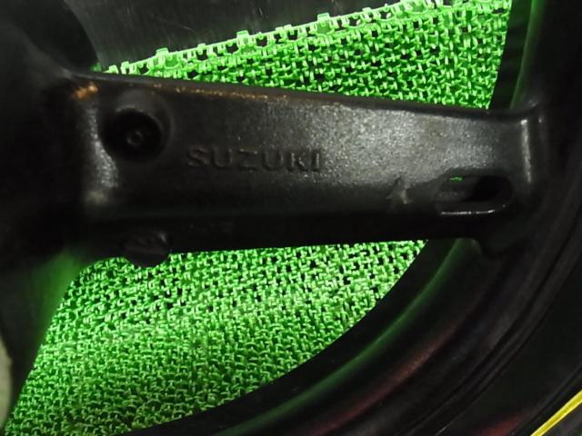 Genuine Suzuki wheels
For GSX-R1000