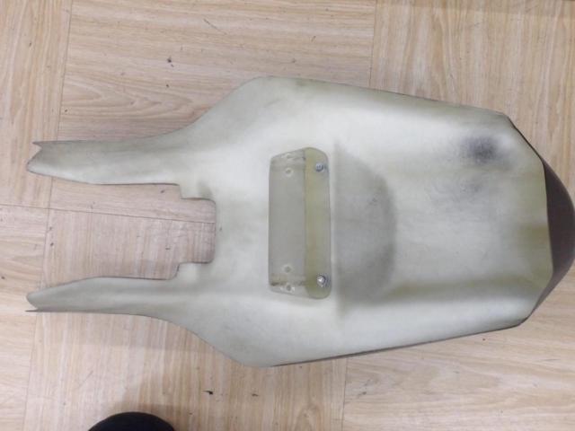 Unknown Manufacturer
Seat cowl (FRP)
NSR50 late model parts removed