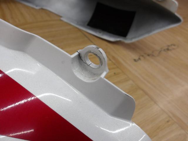 Genuine Honda tail cowl
CB1300SB (SC54
(Around 2006)
