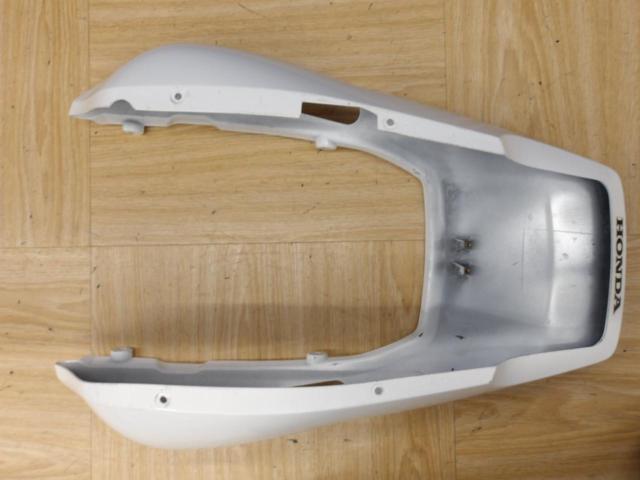 Genuine Honda tail cowl
CB1300SB (SC54
(Around 2006)