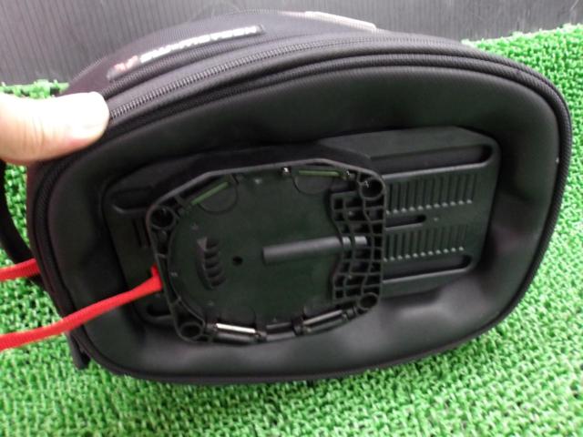 SW-MOTECH
Tank bag
With attachment