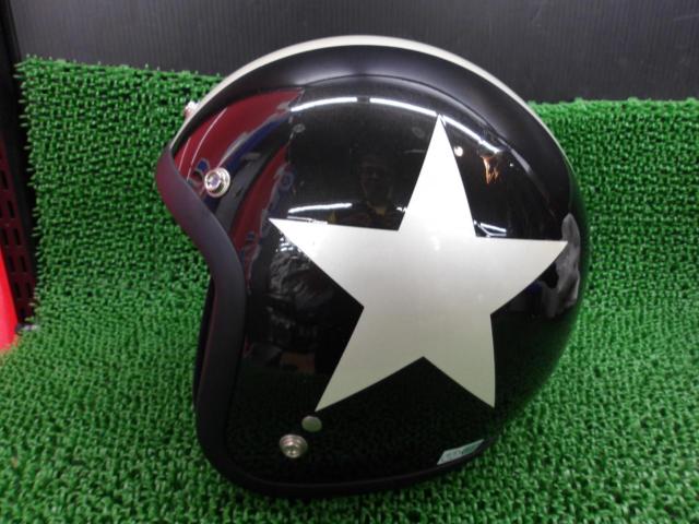 Unknown Manufacturer
Jet helmet
Features a quick-release chin strap.