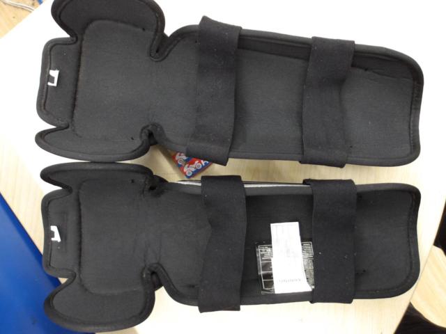 ADULTサイズ FOX(フォックス) TITAN SPORT(タイタンスポーツ) ニーシンガード